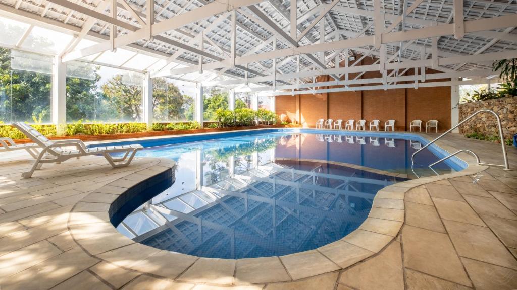 grinbergs-piscina-aquecida-coberta2-marleiturismo.jpg