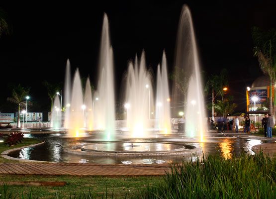 marleiturismo-viagens-excursoes-marlei-turismo-grupos-passeios-aguas-de-sao-pedro-fontes-noite-1.jpg
